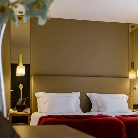 Regina 4*